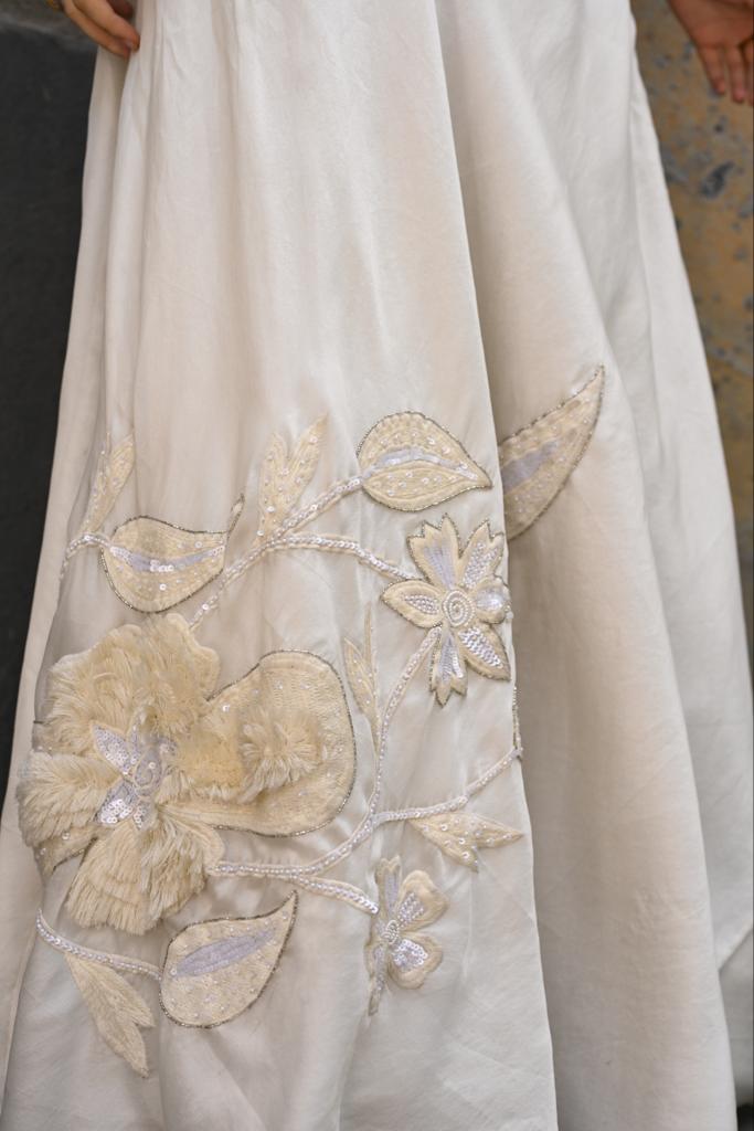 Fiore off White Lehenga